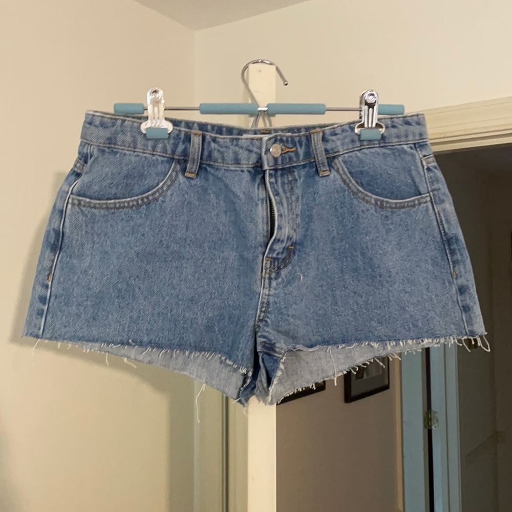 Topshop Tully Raw Hem Jean Shorts, size 8